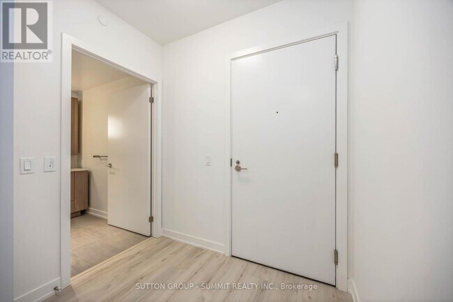 Photo du bâtiment - 120 Broadway Ave