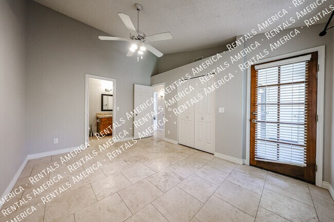 Foto del edificio - 11011 N 92nd St