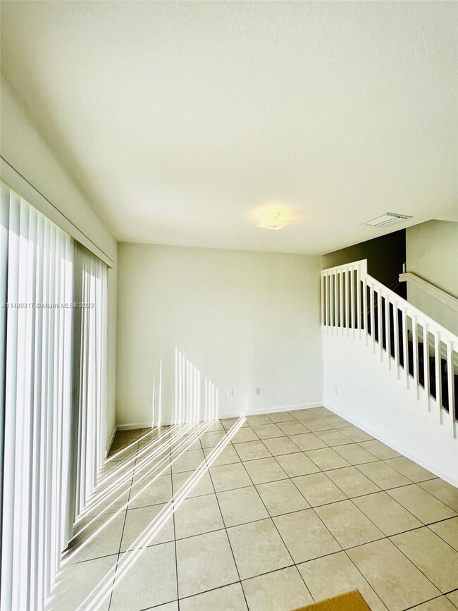 Building Photo - 1682 SW Via Rossa