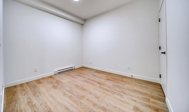 Photo du bâtiment - 4929-4921A 21a St SW