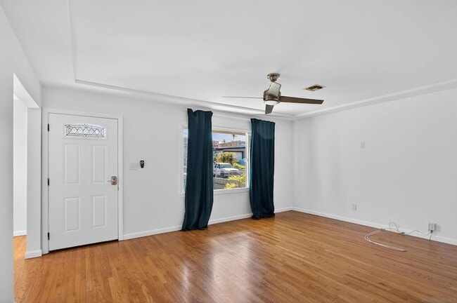 Building Photo - 5442 San Onofre Terrace