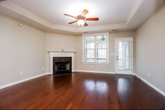 Foto del edificio - 4336 Silver Oaks Dr