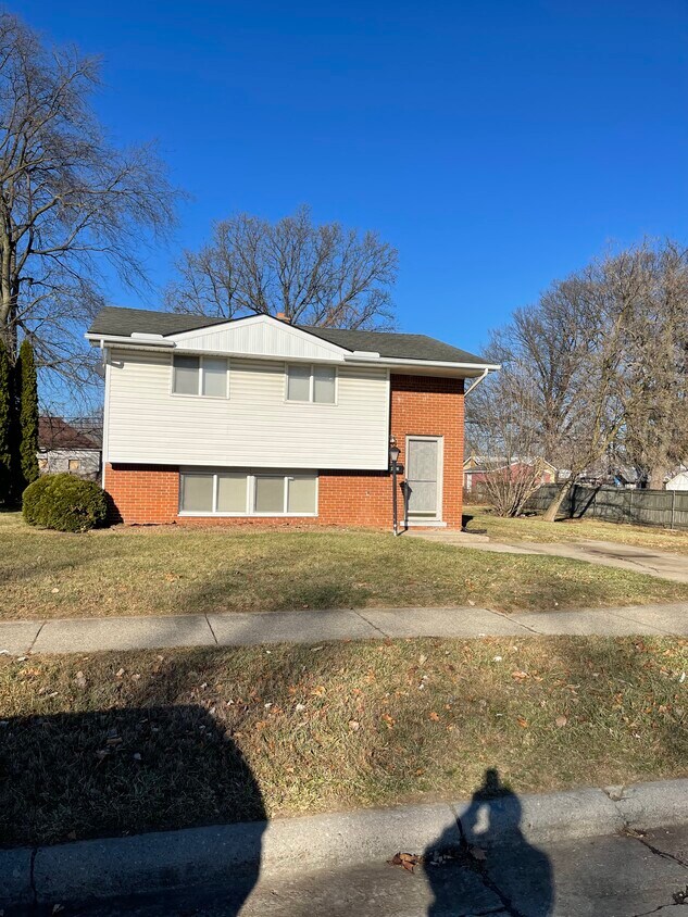26136 Carlysle St, Inkster, MI 48141 House Rental in Inkster, MI
