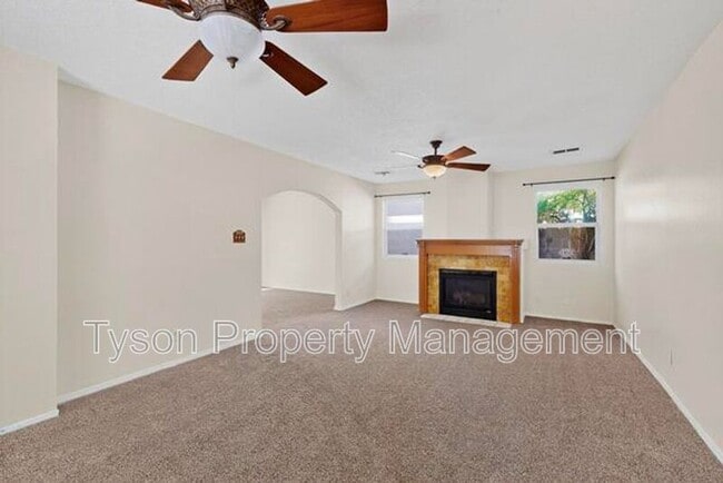 Foto del edificio - 3013 Taos Meadows Dr NE