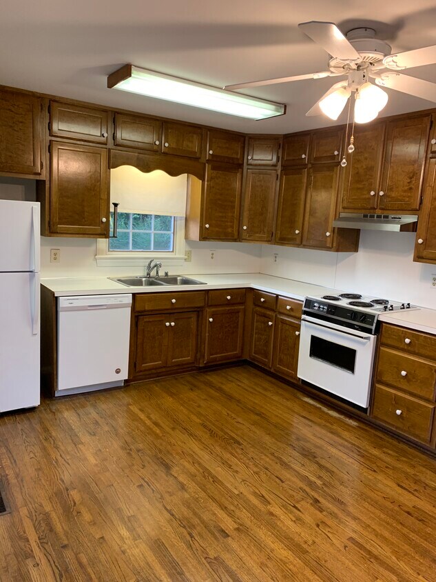 Foto principal - 3700 Montclair Rd