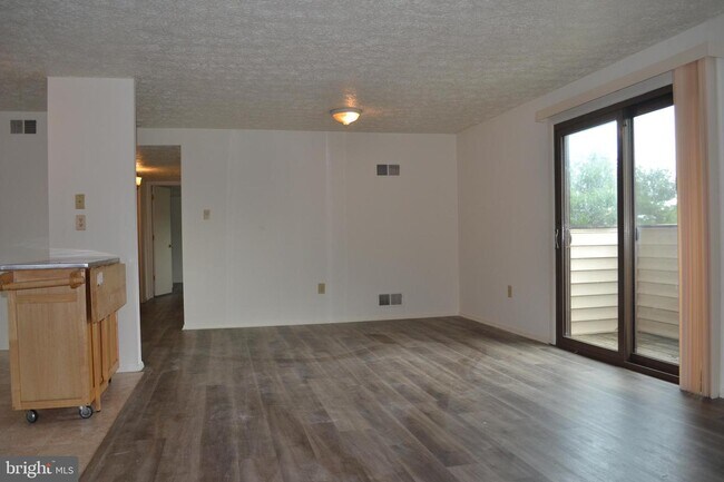 Building Photo - 600 Heather Ridge Dr