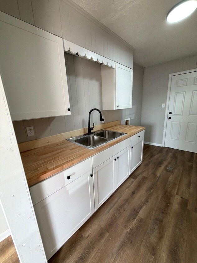 Building Photo - 127 E Jefferson St