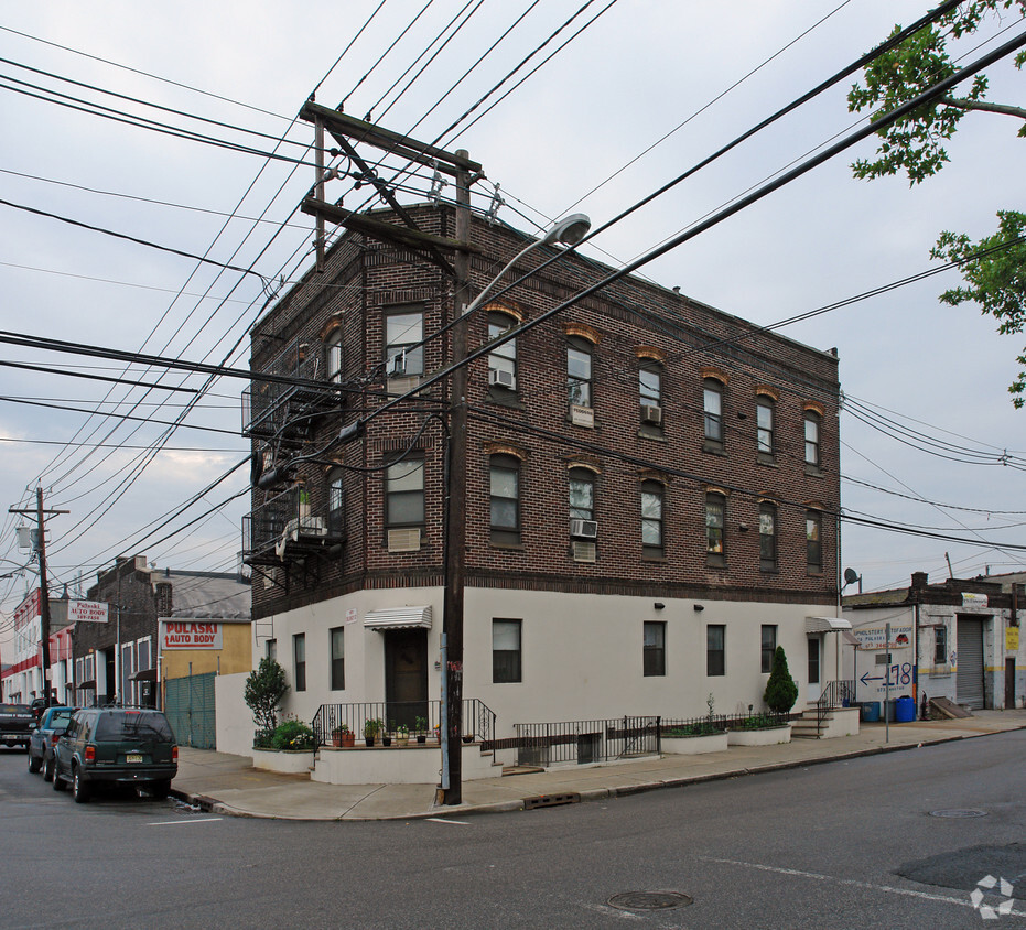 Foto principal - 181 Delancy St