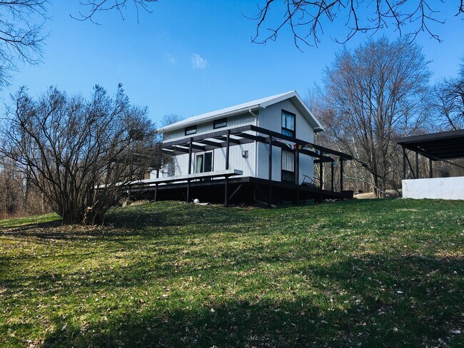 Desde Lower Yard - 195 Calkins Rd