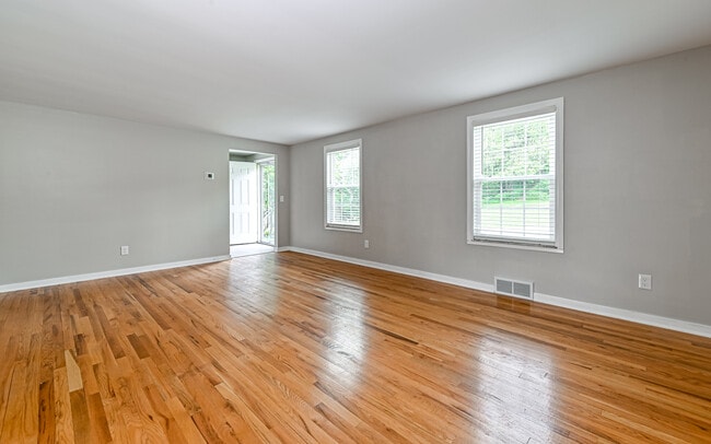 Building Photo - 4236 Tanglewood Dr