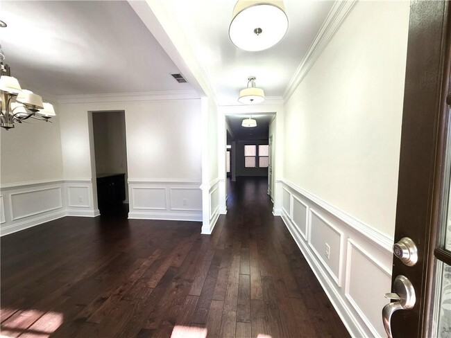 Building Photo - 830 Grove Valley Dr