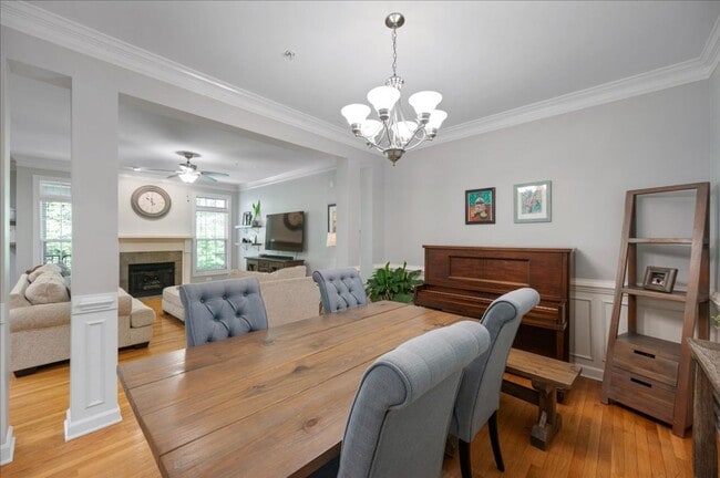 Foto del edificio - Townhouse in Lake Hogan Farms - 4 bedrooms - Amenities include community pool, tennis and playground