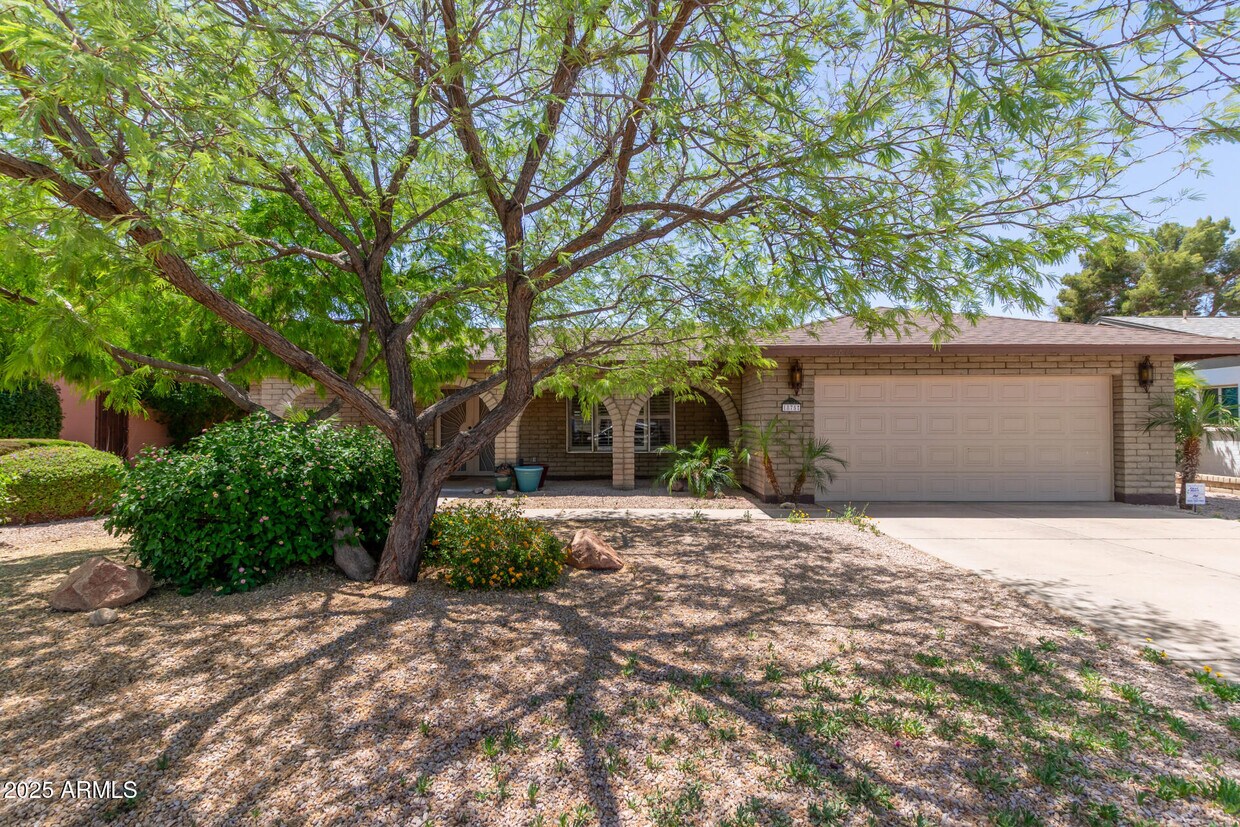 Foto principal - 1875 E Auburn Dr