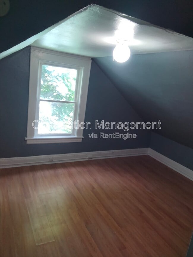 Building Photo - 2352 Barnum Ave