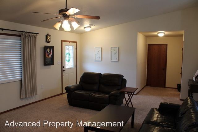 Building Photo - 3 br, 2 bath House - 900 Highland Ridge Dr