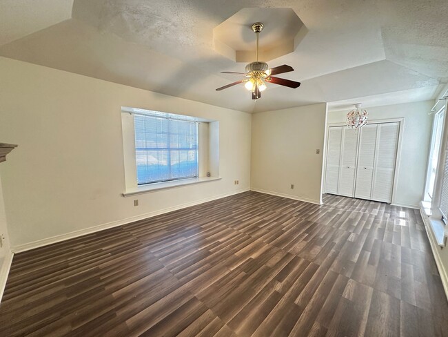 Foto del edificio - 9106 Bushnell Ln