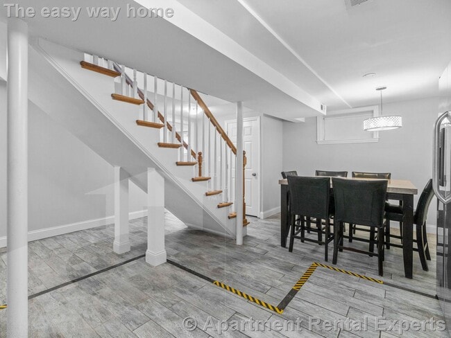 Photo - 98 Elm St Apartment