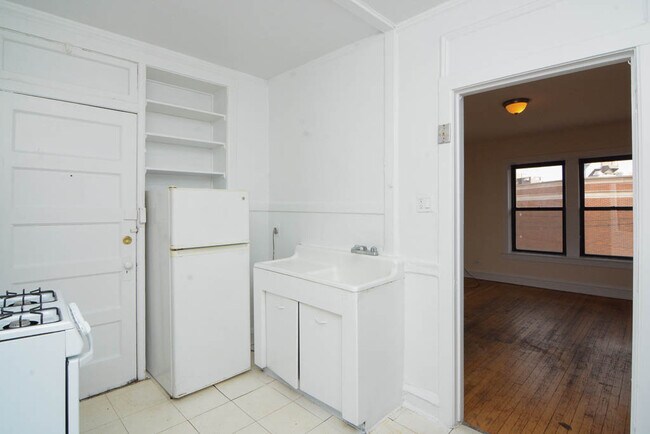 Building Photo - 2714 N Spaulding Ave