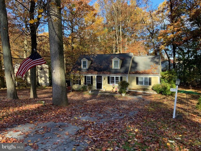 Building Photo - 905 Woodview Dr
