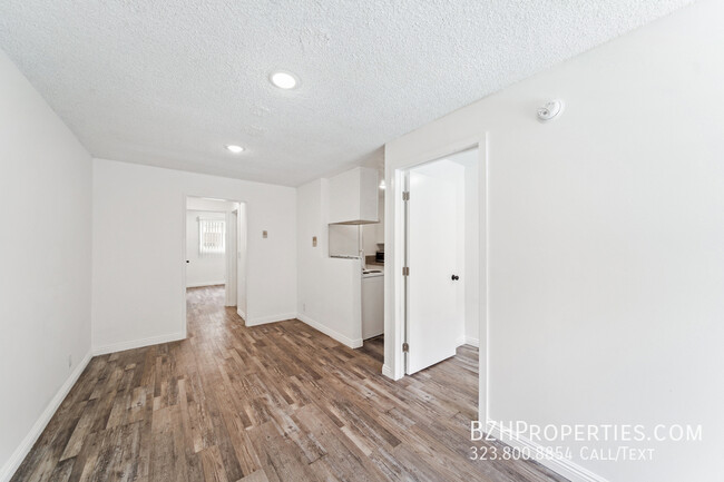 Building Photo - 7076 1/2 Lanewood Ave-16A