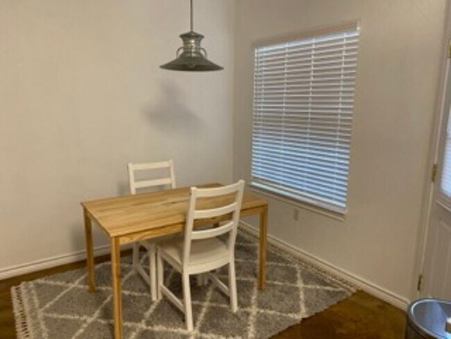 Foto del edificio - Inner-Bubble Living — Steps from Baylor University