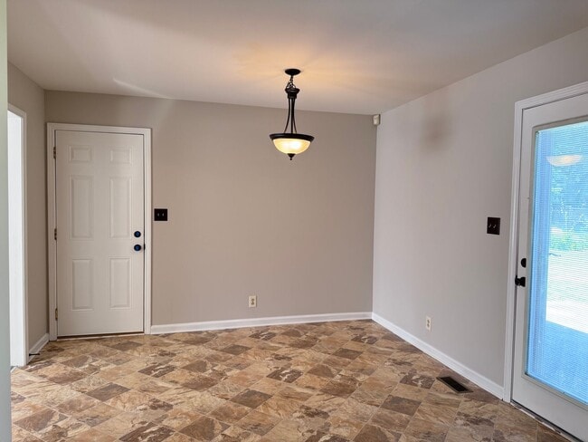 Building Photo - 438 Kelsey Dr