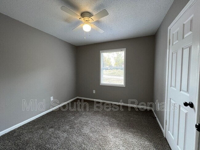 Building Photo - 4532 Spring Glen