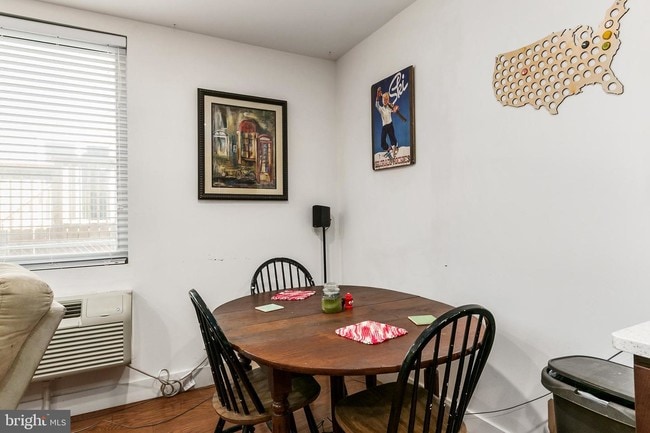 Foto del edificio - 1637 Poplar St