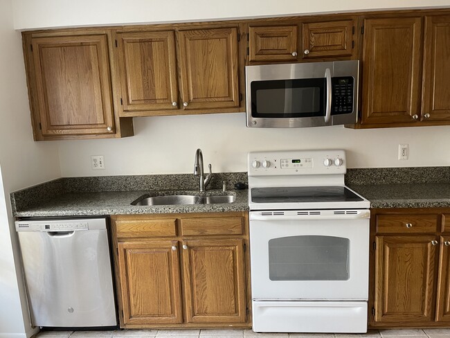 Kitchen - 1429 Newport Spring Ct