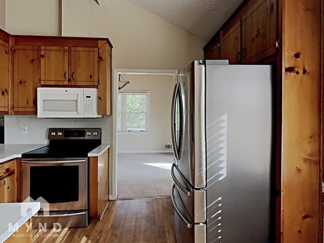 Building Photo - 3255 Sharon Ln