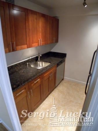 Building Photo - 17 E 67th St
