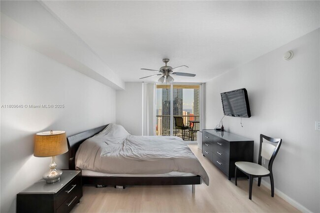 Foto del edificio - 1200 Brickell Bay Dr