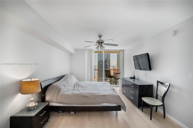 Building Photo - 1200 Brickell Bay Dr