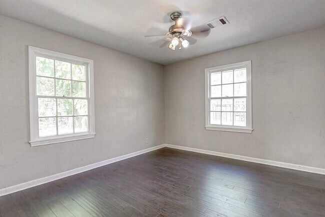 Building Photo - 7331 La Paseo St