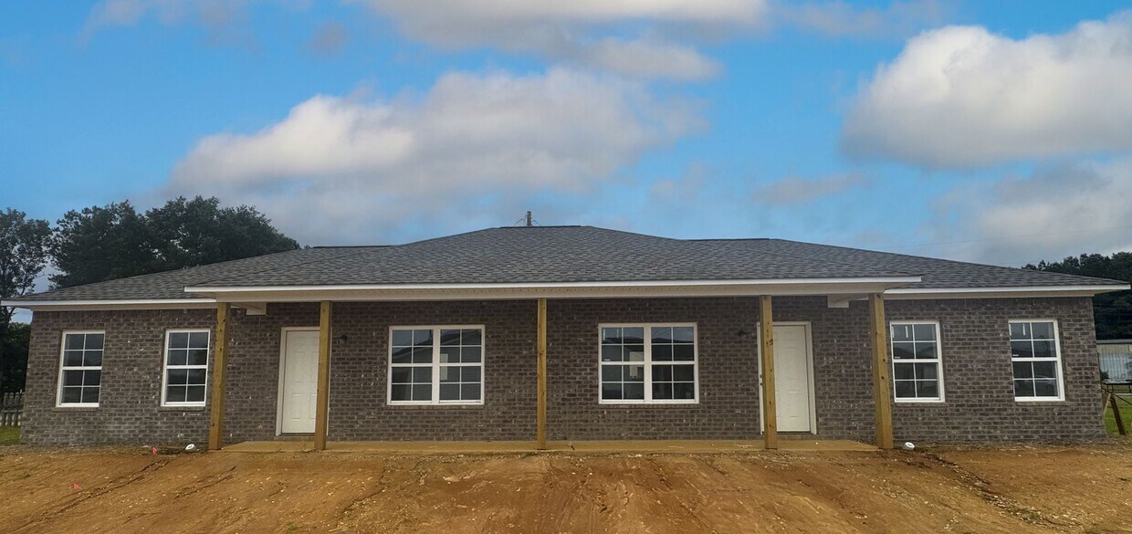 Foto principal - Recently Renovated 2 Bedroom 1 Bath Apartments for Rent!