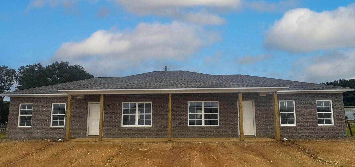 Primary Photo - Recently Renovated 2 Bedroom 1 Bath Apartments for Rent!