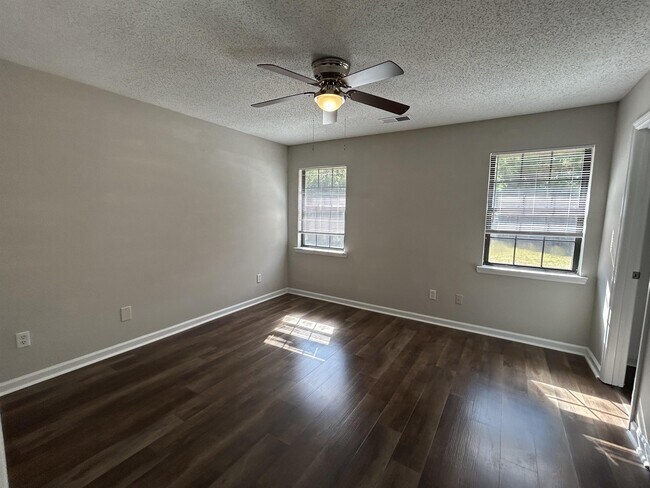 Foto del edificio - 1721 Ashton Dr