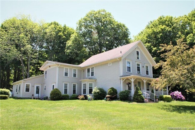 Foto del edificio - 44 Falls Rd