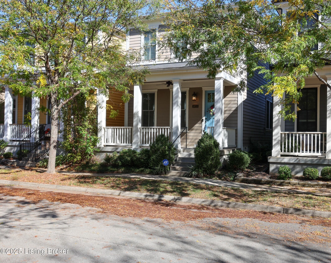 Primary Photo - 10711 Impatiens St