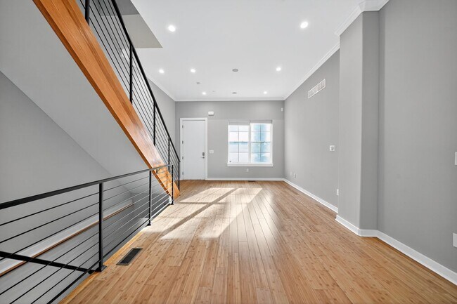 Building Photo - 1518 S 25th St