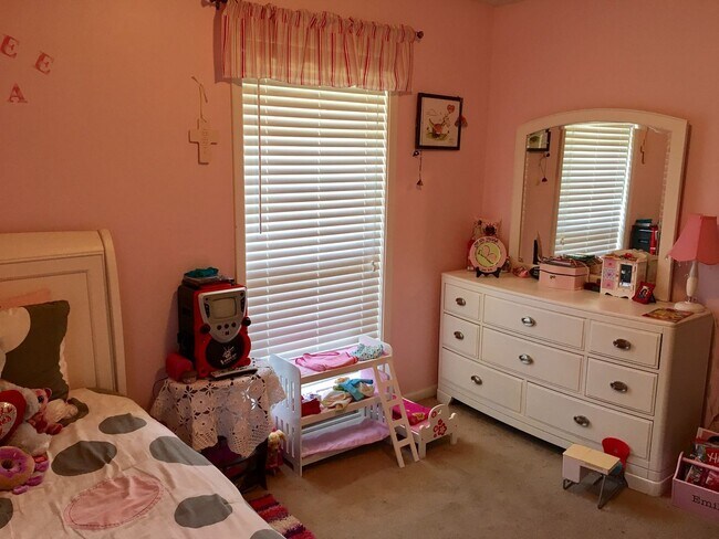 Foto del edificio - 5 BR 3 full BA House