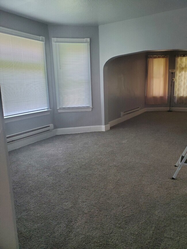 1133 Beech St Unit 1, Saint Paul, MN 55106 Apartments in Saint Paul