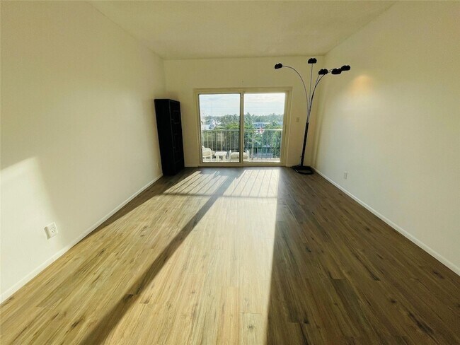 Foto del edificio - 400 N Riverside Dr