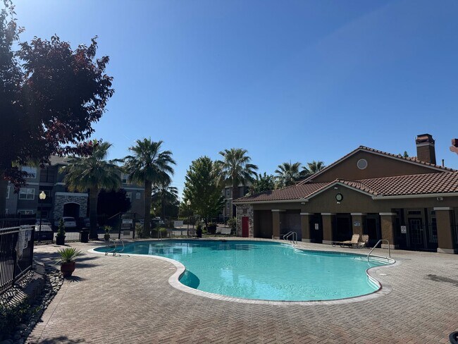 Building Photo - ***Gated community*** Spacious 2-bedroom, 2-bathroom condo in Antelope
