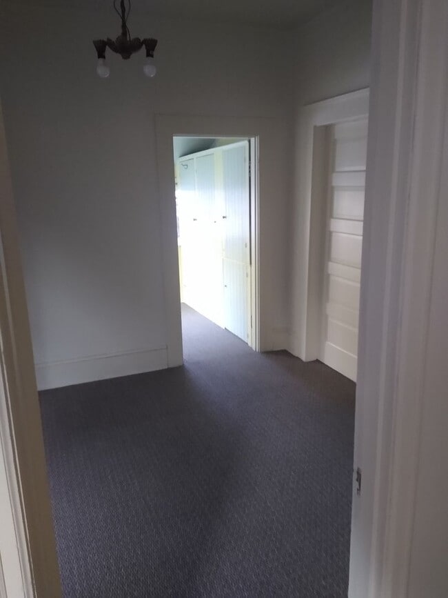 Foto del edificio - SE Portland 2 Bedroom Home!  Must drive by...