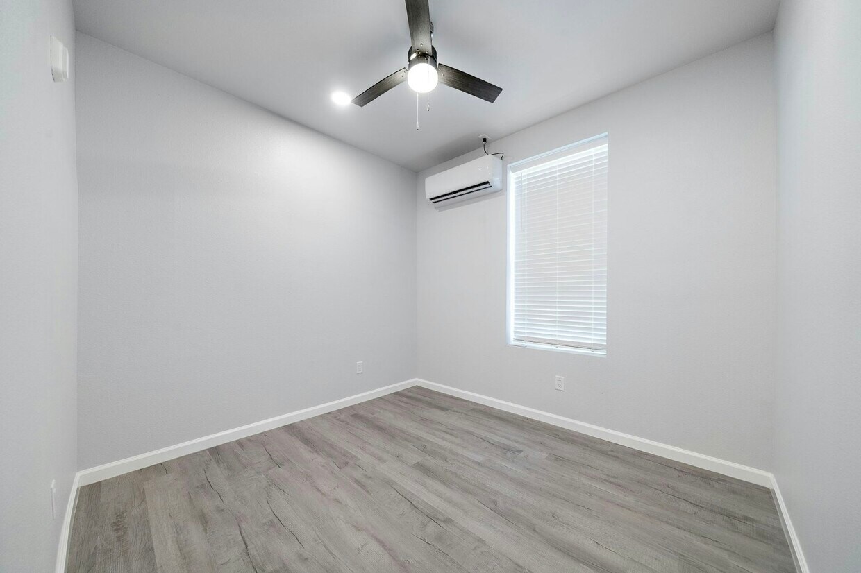 Photo - 920 Avenue L, Unit D