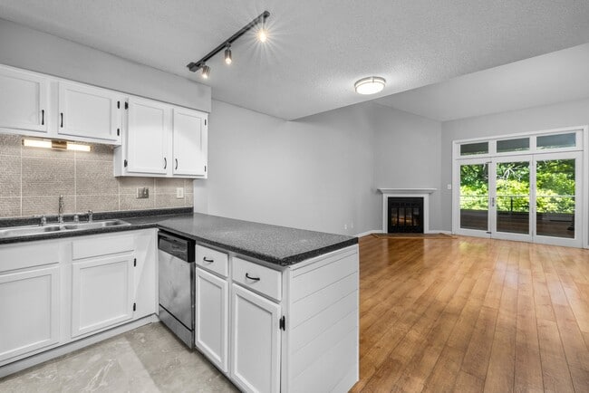 Building Photo - 13811 Amiot Dr