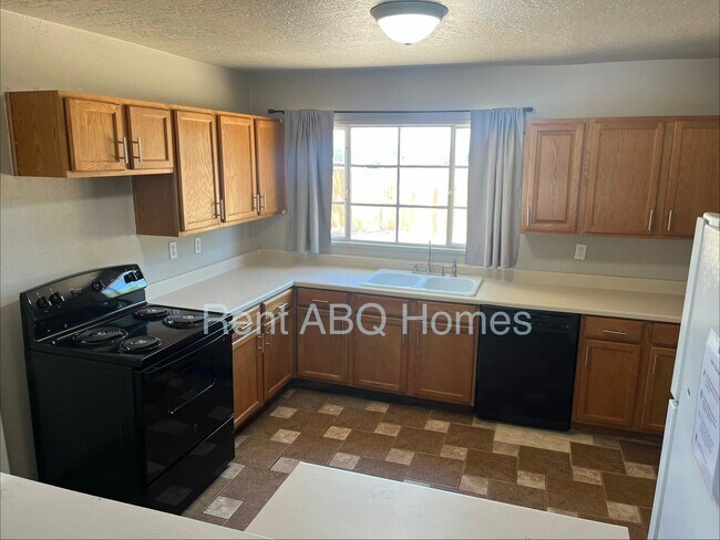 Foto del edificio - 1,250 Sq. Ft. Family Home in NE Heights