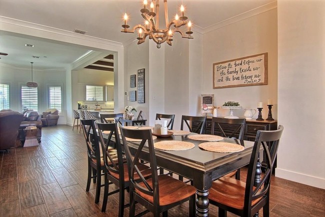 Building Photo - 5830 Lago Vista Dr