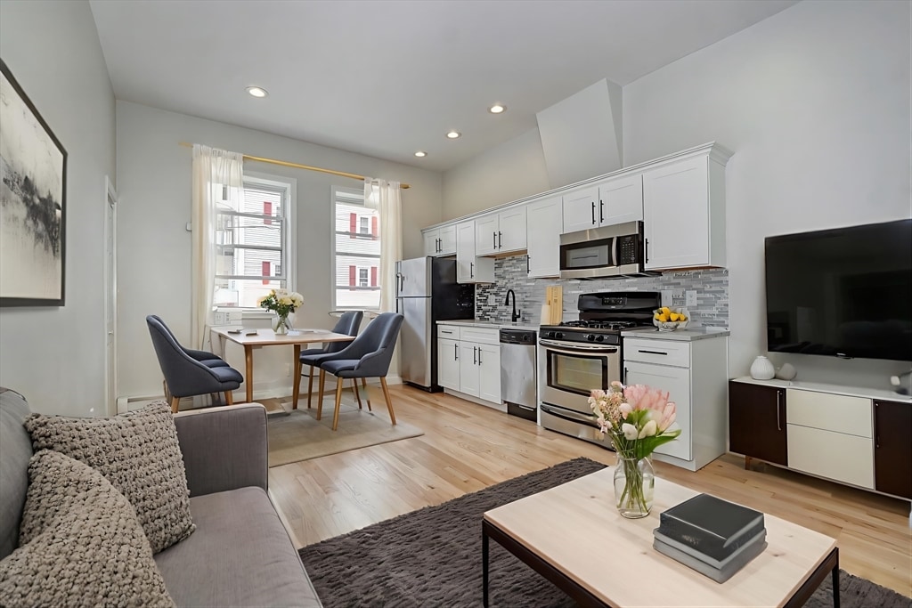 Foto principal - 136 W Sixth St